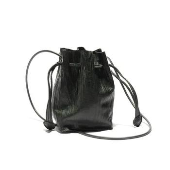 Дамски малка дизайнерска чанта от овча плисирана на кожата-кофи с едно рамо, нова супер мека модерна чанта през рамо